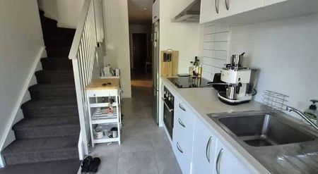 Central Furnished 3 bedroom (en suite) Townhouse - Photo 4