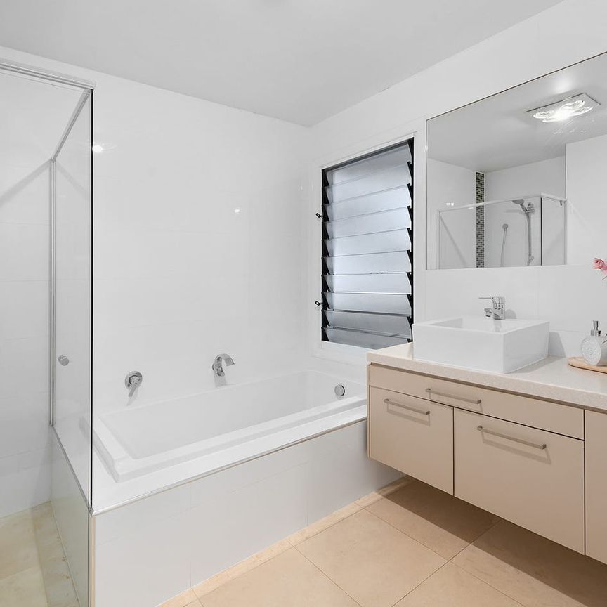 Family Home in Norman Park - Photo 1