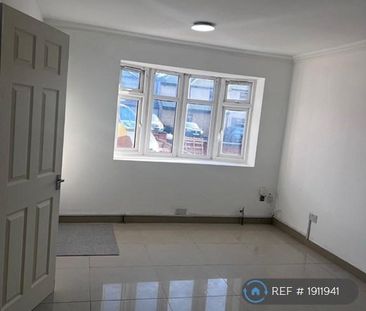 5 bedroom semi-detached house to rent - Photo 5