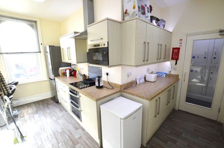 Ashley Road, Poole, Dorset, BH14 - Photo 5