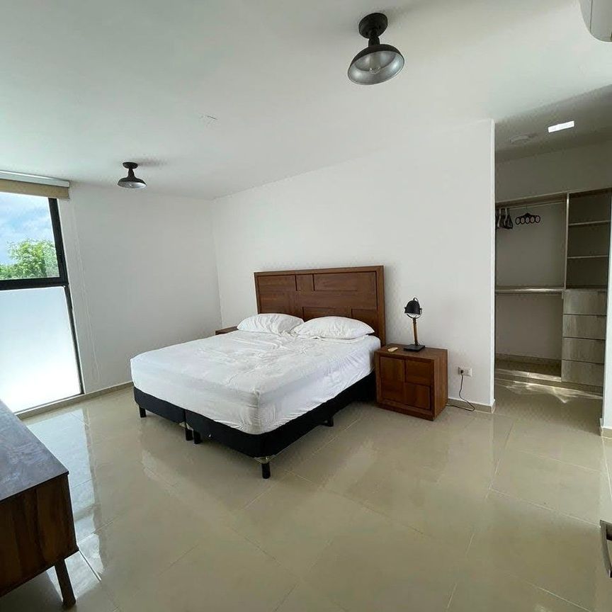 Casa en Renta Amueblada de 4 recamaras en Privada Residencial Amantea, Cholul - Photo 1