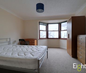 4 bedroom terraced house to rent - Photo 5