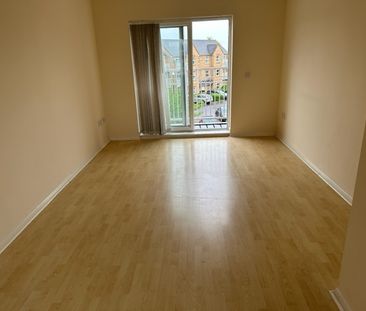 2 bedroom flat on Kilderkin Court, CV1 2UF area. - Photo 2
