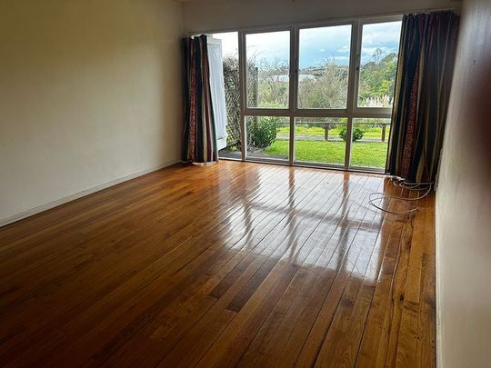 Two bedroom flat, Huntly east. - Photo 1