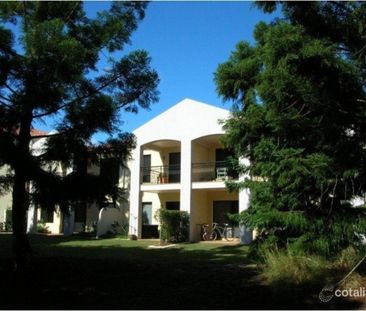 Luxurious Golf Frontage Villa with Stunning Views - Photo 6