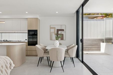 Brand New Luxury Home - Photo 2