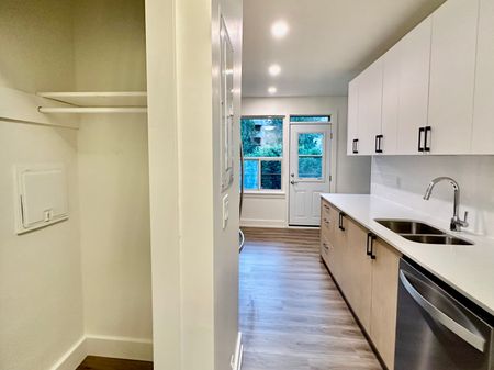 For Lease - 11 Wingreen Court Unit# 6, Toronto, Ontario - Photo 4