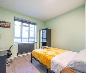 White City Estate, White City, W12 - Photo 6