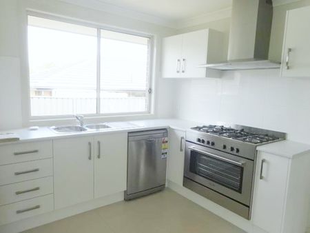 Neat 2-Bedroom Duplex - Water included - Photo 4