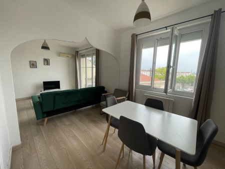 Location Appartement 3 pièces 61m² NIMES 30000 - Photo 2
