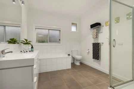 Simplistic Charm & Functional Living. - Photo 5
