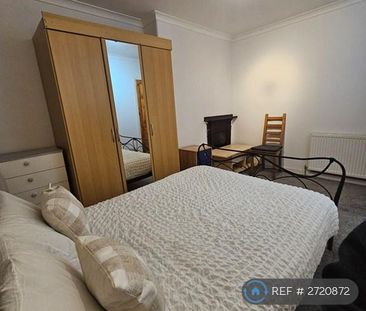 3 bedroom end of terrace house to rent - Photo 1