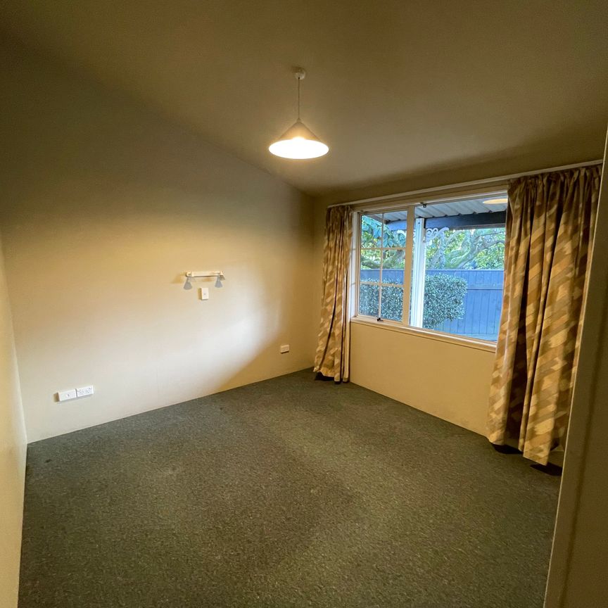 Easy Mahora living - Photo 1
