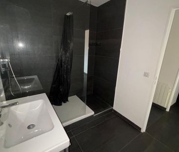 Location Appartement 3 pièces 74m² MARIGNANE 13700 - Photo 5