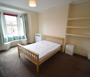 3 bedroom flat to rent - Photo 4