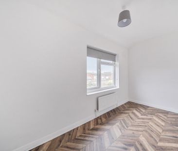 4 bedroom end of terrace house to rent - Photo 5