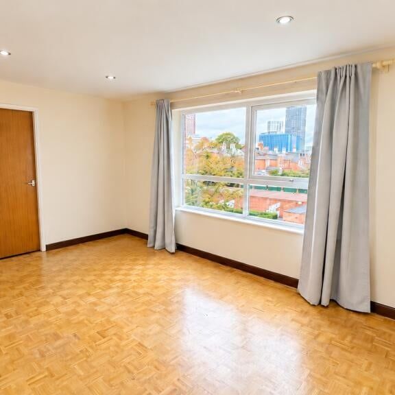 2 Bed Flat, Edencroft, B15 - Photo 1