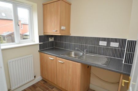 3 bedroom semi-detached house to rent - Photo 5