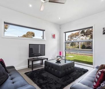 Spacious 4 bedroom family home - Photo 6