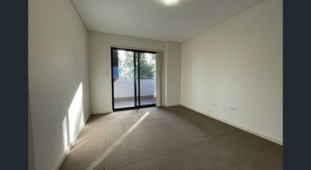 Well Presented Unit In A Prime Location - Photo 1