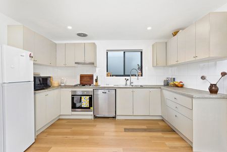 Charming Cottage - Photo 3