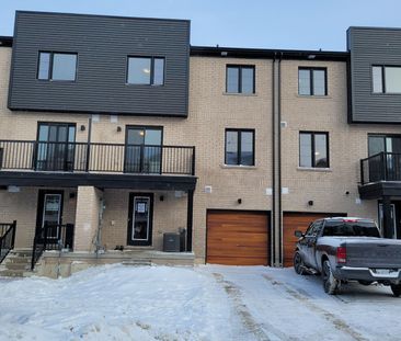 For Lease - 34 Silo Mews, Barrie, Ontario - Photo 4