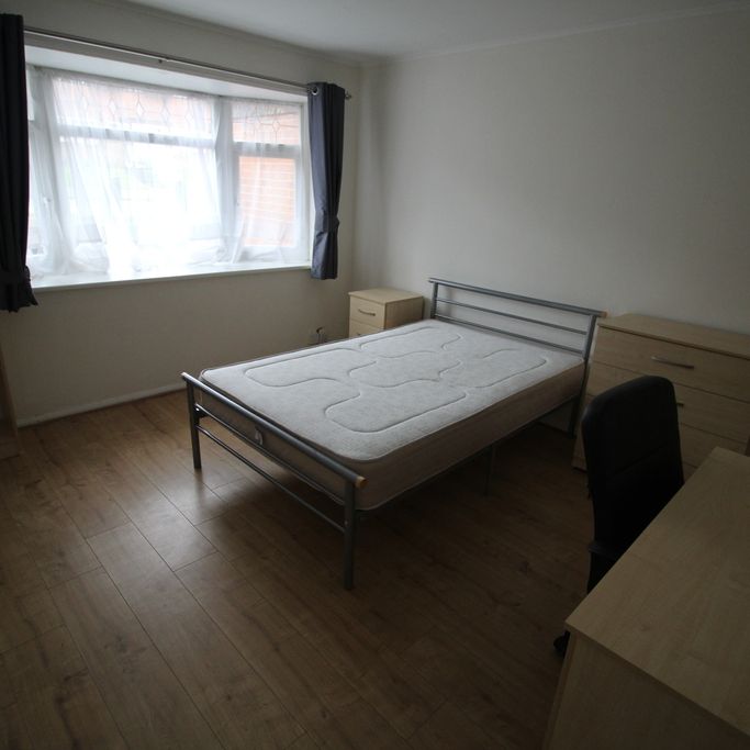 4 Bed Student Accommodation - Photo 1