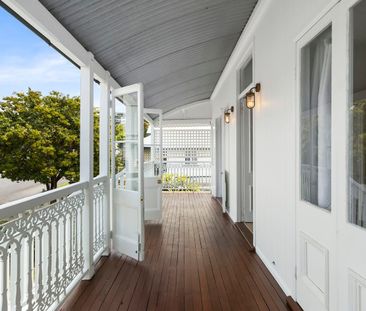 Charming Renovated Cottage in the Heart of Windsor! - Photo 3