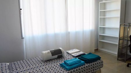 Furnished room with chest of drawers in 4-bedroom apartment, Extramurs - Females - Foto 3