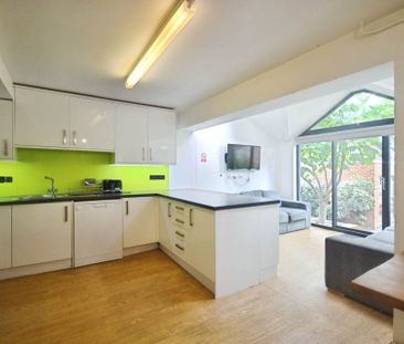 Price £500 pcm - Available Now - Furnished - Photo 5