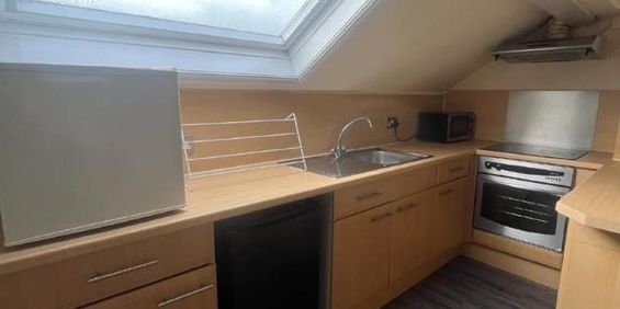 Room 5, 14 Bankfield Road, Huddersfield, HD1 3HR - Photo 3