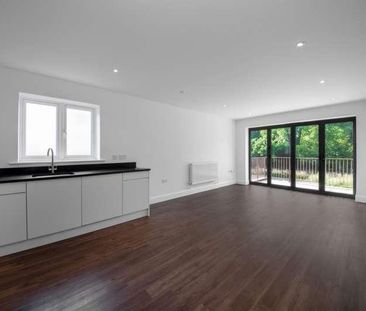 Hillbury Road, Warlingham, CR6 - Photo 2