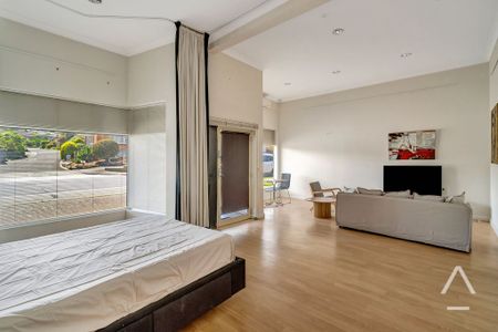 Furnished Studio - Photo 3