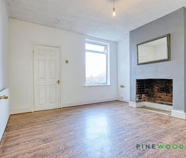 2 bedroom end of terrace house to rent - Photo 2