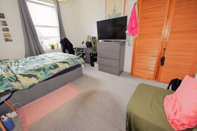 3 bedroom House in Beechwood Avenue, Leeds - Photo 2