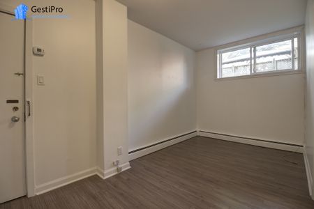 1370 Frontenac - Photo 2