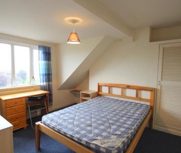 **** STUDENT HOUSE **** A large10 bedroom house in St Andrews walki... - Photo 6