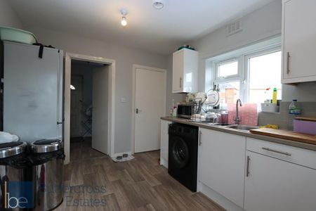 3 bedroom semi-detached house to rent - Photo 5