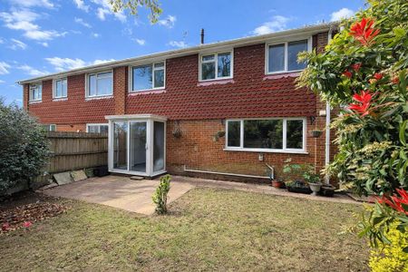 3 bedroom semi-detached house to rent - Photo 5