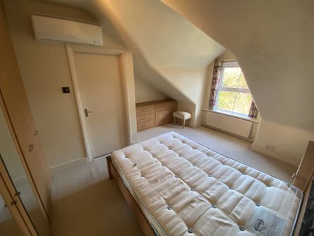 Price £1,700 pcm - Available 03/11/2026 - Part Furnished - Photo 4