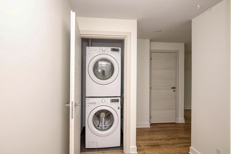 30 Saint-Joseph Est, Montréal, QC - Photo 2