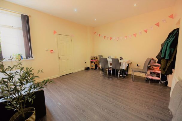 5 bedroom House in Ashville Road, Leeds - Photo 1