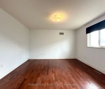 Detached Home For Lease | W9053645 - Photo 5