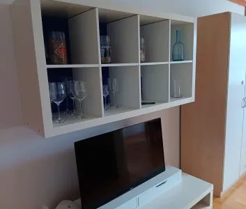 Helle möblierte 2-Zimmer-Wohnung mit Lift - 58 m² - € 1.100 inkl. Betriebskosten, Heizung & WLAN - Foto 1