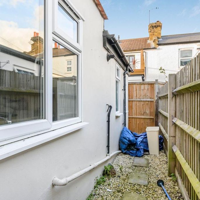 2 bedroom cottage to rent - Photo 1