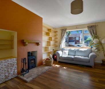 A three bedroom, semi-detached house with a large garden and garden... - Photo 2