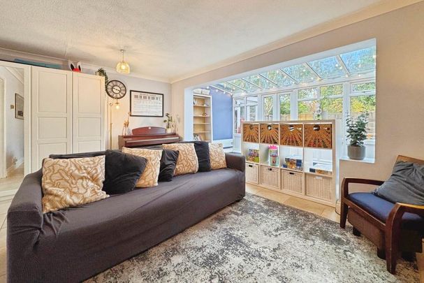 4 bedroom semi-detached house to rent - Photo 1