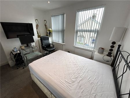 Hummer Road, Egham, Surrey, TW20 9BW - Photo 5