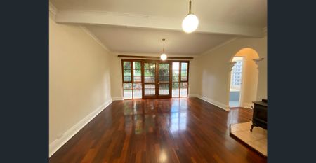 Charming Character Home in Prime Inglewood Location - Photo 3