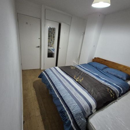 1 bedroom in a house share to rent - Photo 3